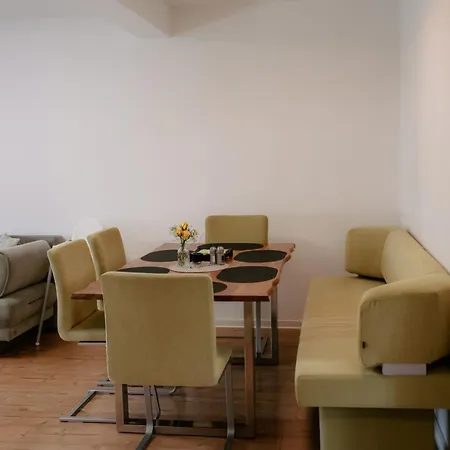 Am Berg Apartament Grünstadt